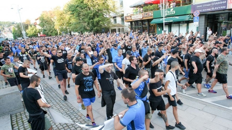Голямо синьо шествие във Велико Търново (видео+галерия)