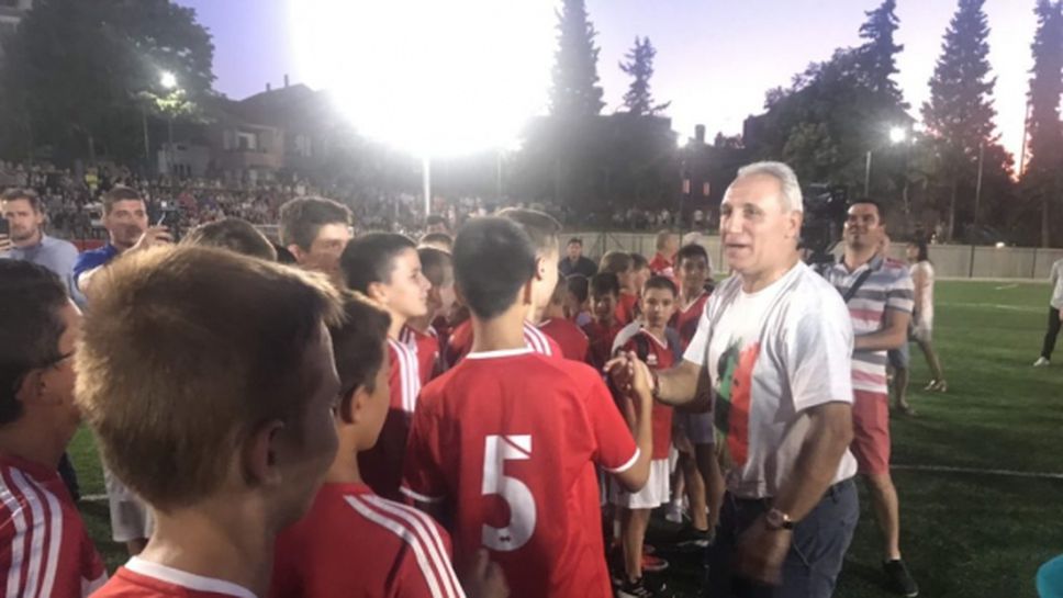 Легенди на крака при Христо Стоичков в Русе