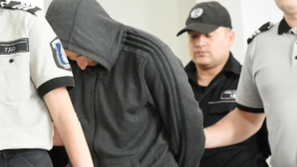 Оставиха в ареста хулигана, хвърлил бомбичката на ЦСКА-София - Левски