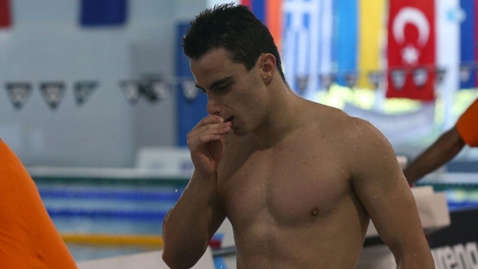 Иван Алмаджиев счупи рекорда на Антъни Иванов на 50 метра бътерфлай в малък басейн