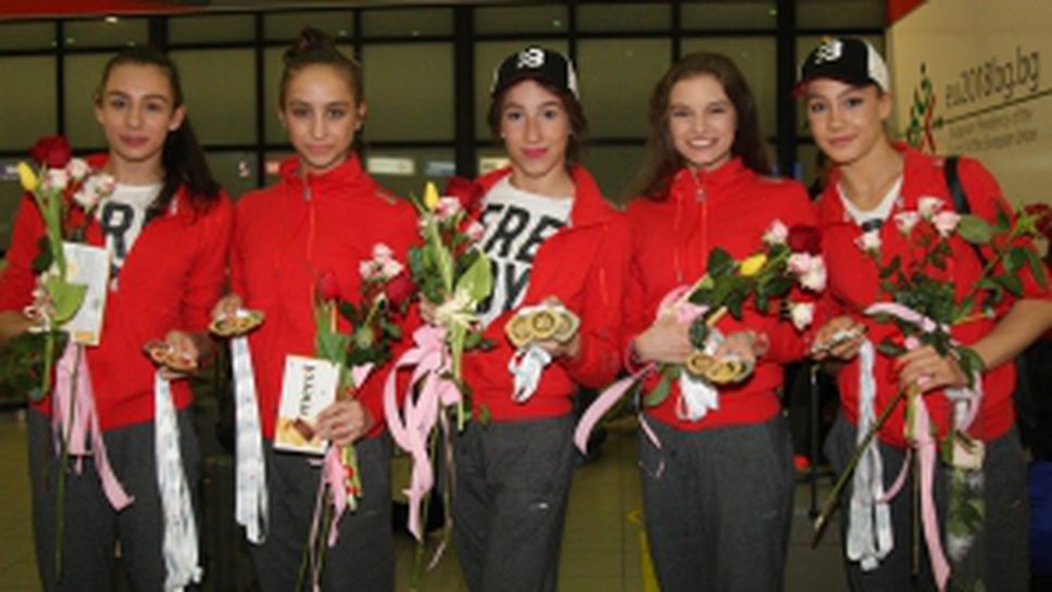 Националките по художествена гимнастика се завърнаха след успеха в Баку