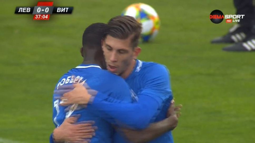 Холандска прегръдка между Робърта и Спиерингс след първия гол на Герена