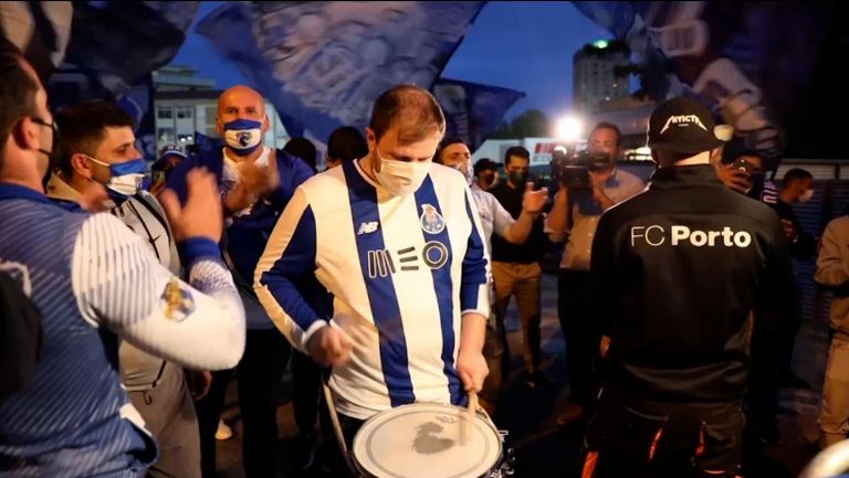 Хиляди фенове на Порто подкрепиха отбора при гостуването на Фамaликао