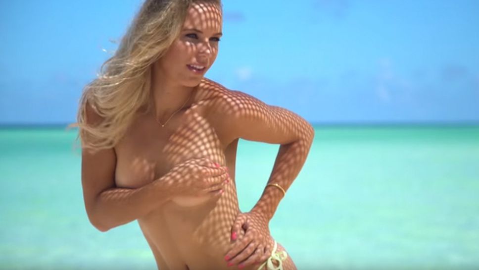 В Sports Illustrated се размечтаха за голата Вожняцки