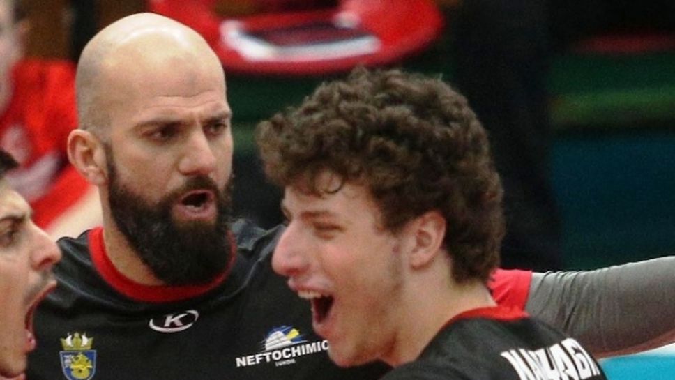 Младежки национал с първи професионален договор с Нефтохимик