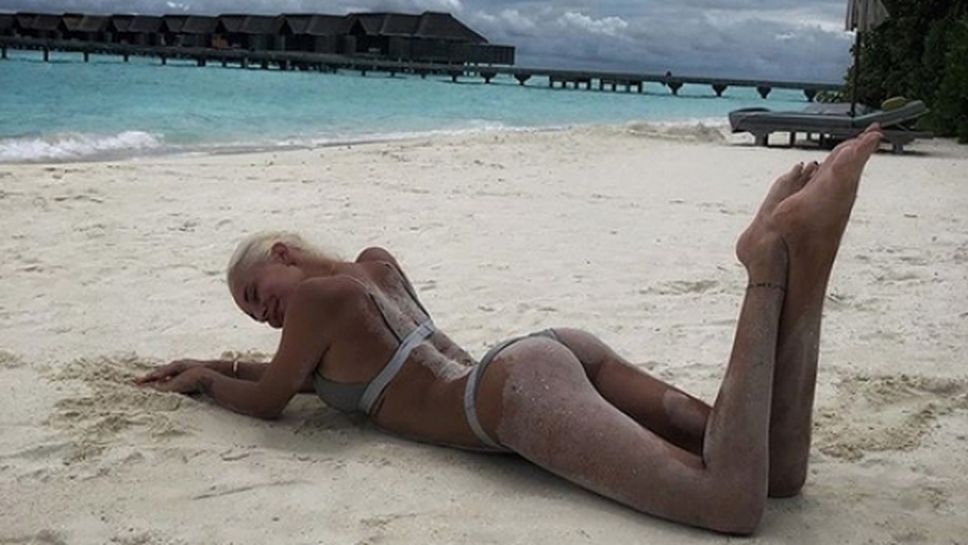 Секси гимнастичка роди от хокеист