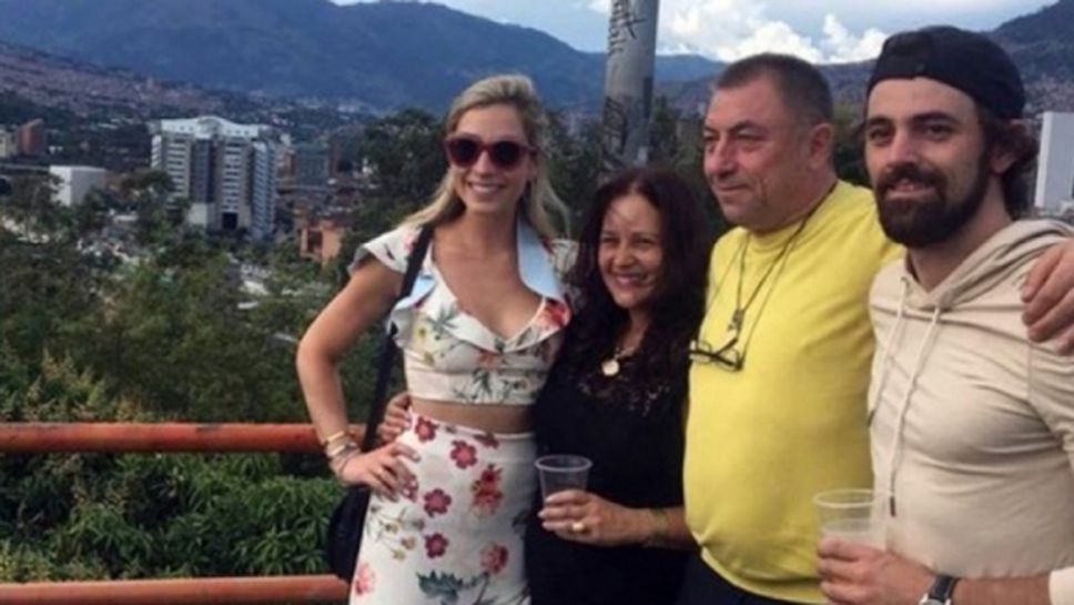 Гибона се събра с бившата (снимка)