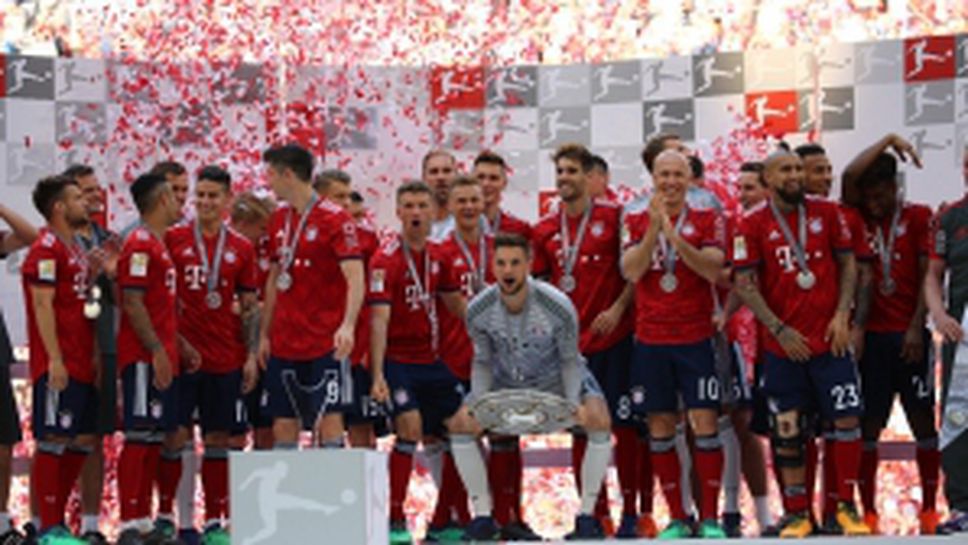 Награждаването на Байерн като шампион за 2017/18 г.
