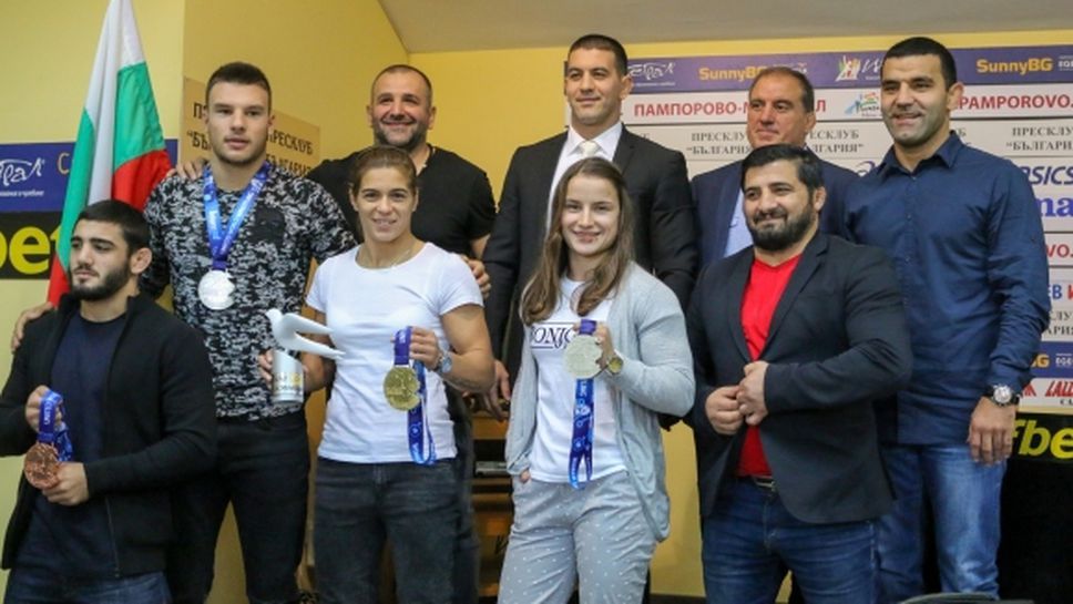 Тайбе Юсеин и Биляна Дудова получиха премии за спечелените медали от СП по борба