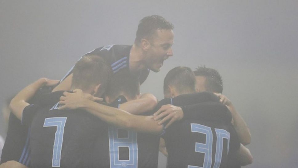 Динамо Загреб продължава напред в Лига Европа след успех в мъглата на "Максимир"