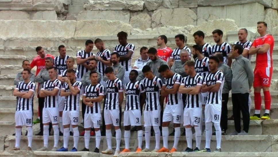 Локомотив (Пд) се снима за календар на фона на Античния театър