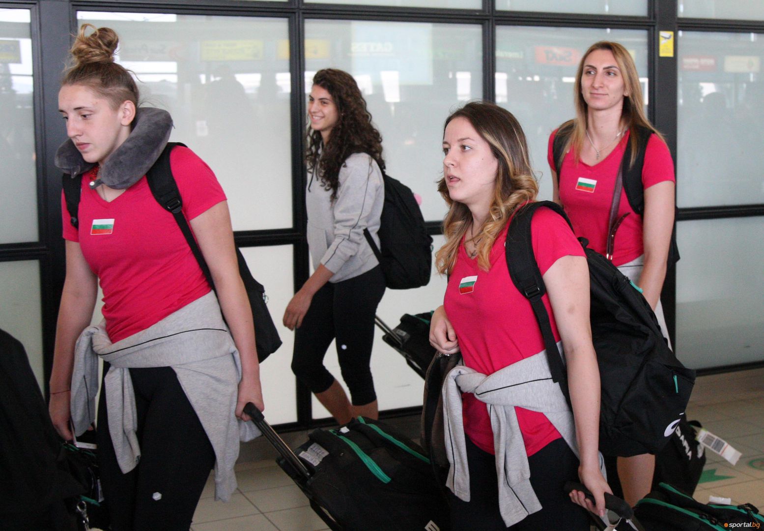 Волейболистките се прибраха в България