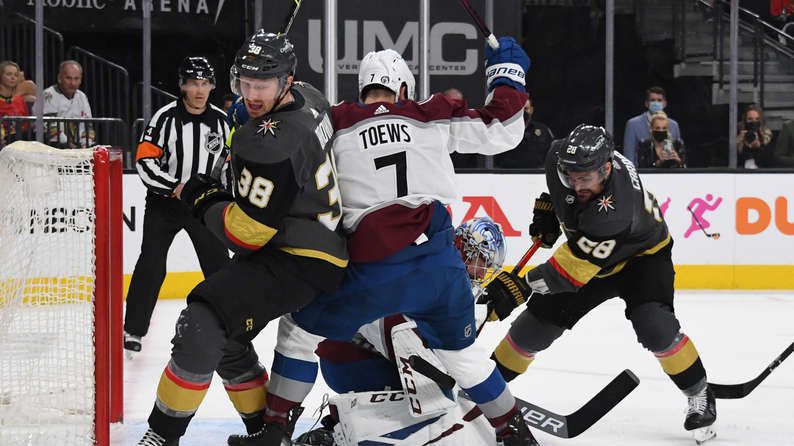 С две късни попадение Лас Вегас стигна до обрат срещу Колорадо пред 17 504 зрители