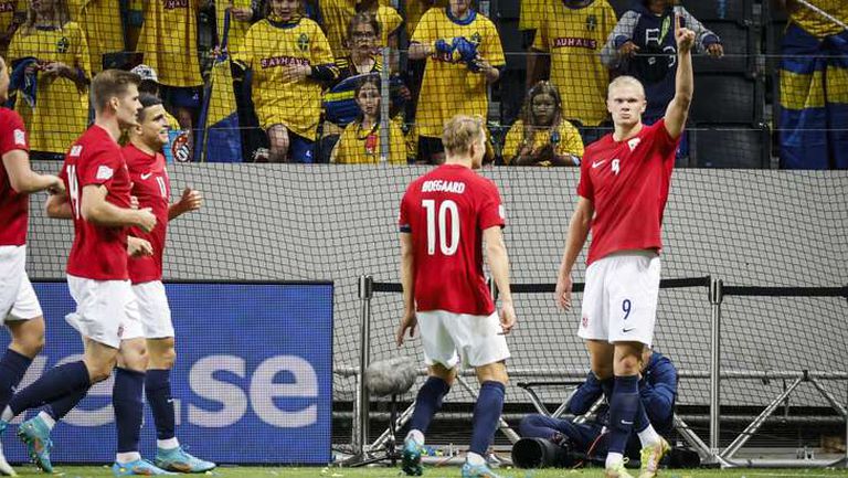 Холанд изведе Норвегия до триумф в скандинавското дерби с Швеция