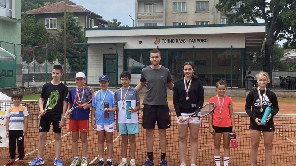 Иво Найденов и Елнар Салимова спечелиха регионално до 14 г. в Габрово