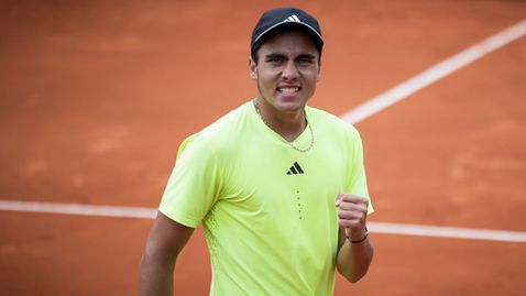  Огромен триумф! 16-годишният Иван Иванов се класира за 1/2-финалите на 