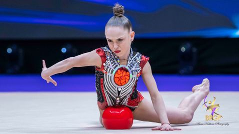 Николова с трето място, Брезалиева с девето в квалификацията за многобоя