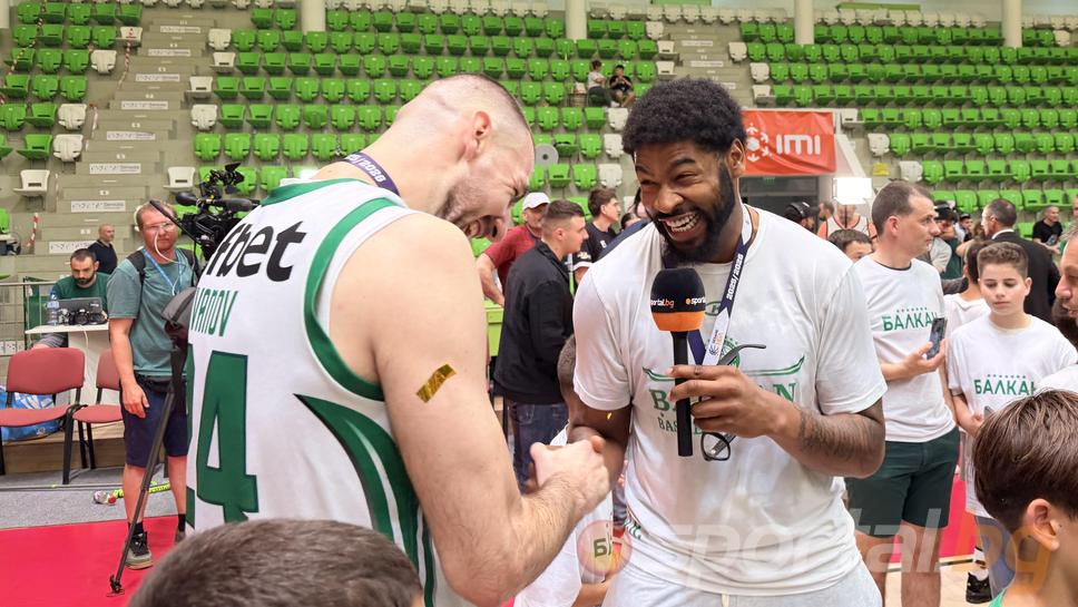 Ексклузивно! Звезда на Балкан грабна микрофона на Sportal.bg, фенове пяха пред камерата, треньорът полетя във въздуха