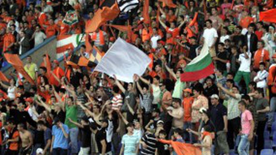 Софи Маринова, Деси Слава и Глория забавляват феновете на Литекс