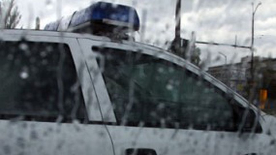 Спецакция търси наркотици във фен-клуб на Левски