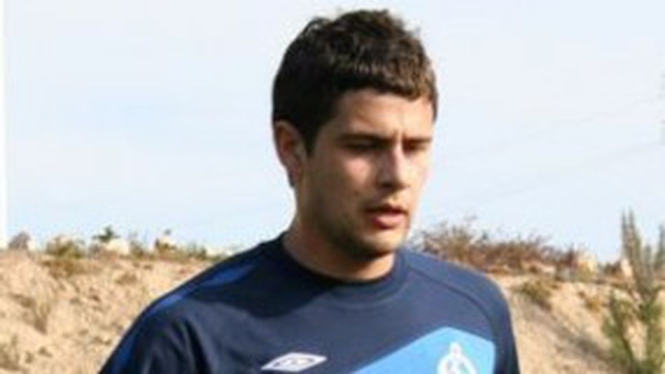 Левски изпусна Генков