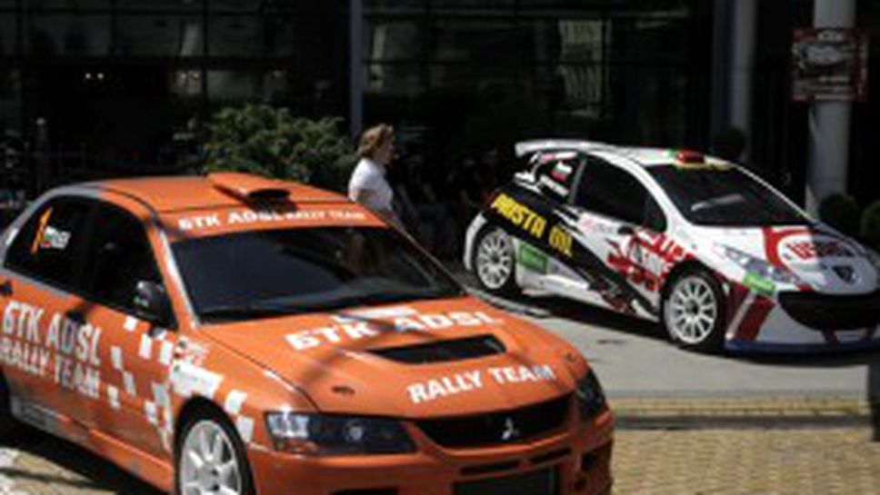 Българските пилоти загряха пред Народното събрание за Рали България