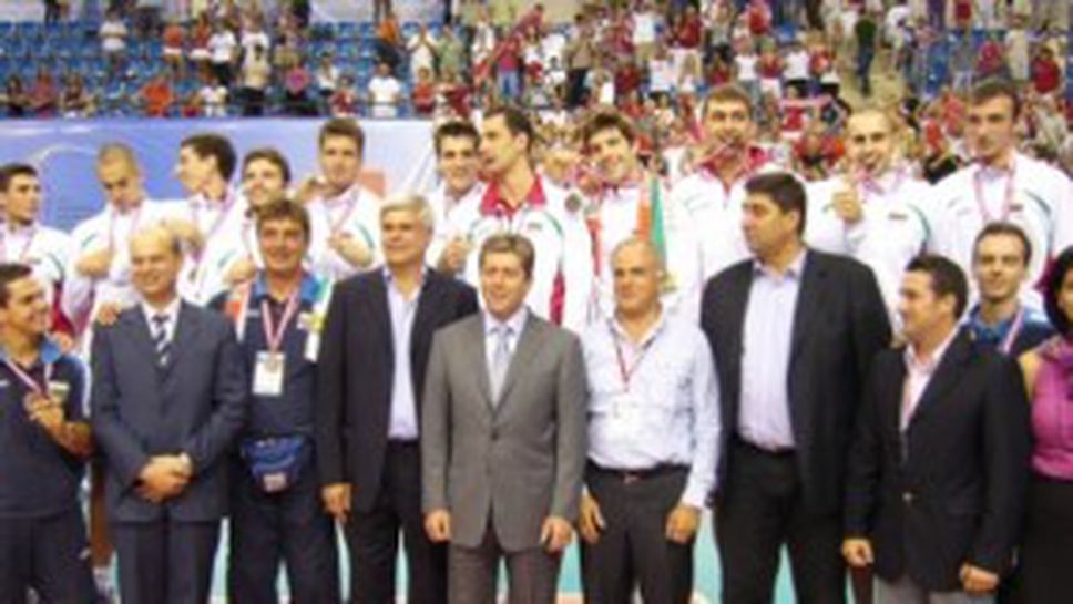 Първанов връчи бронзовите медали на волейболистите