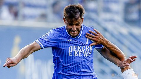  Топчо дава късмет на Анте Блажевич 