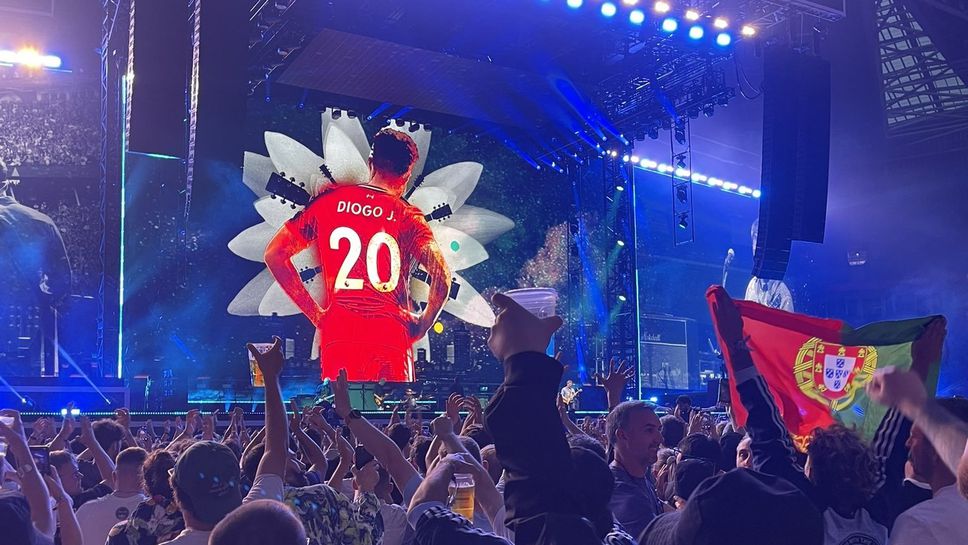 "Живей вечно": Oasis почетоха Диого Жота при завръщането си