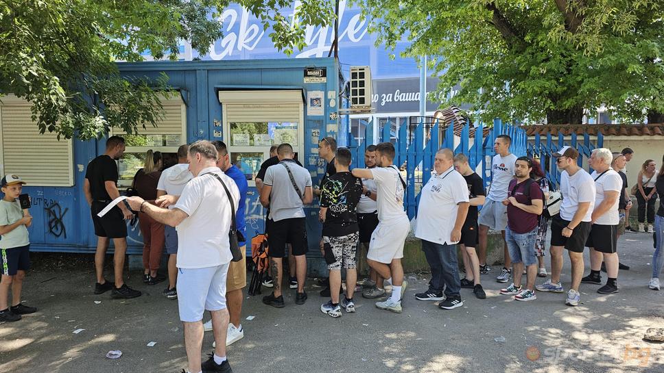 Билетите за Левски - АЕК се купуват като топъл хляб, ето какво е положенето на "Герена"