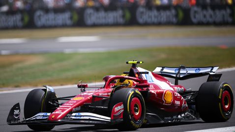 Хамилтън: Можем да мечтаем за силен уикенд на "Силвърстоун"