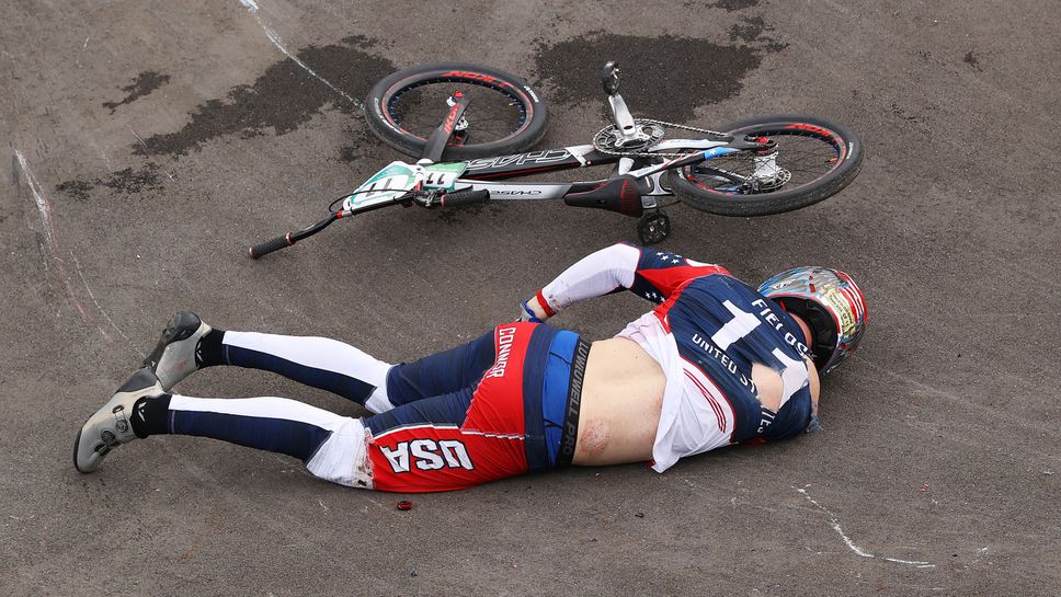 Американският колоездач Конър Фийлдс беше изписан от болницата в Токио