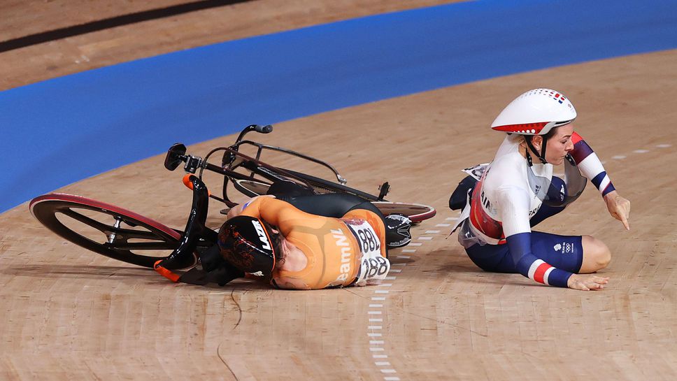 Нидерландка бе изнесена на носилка от колодрума в Изу