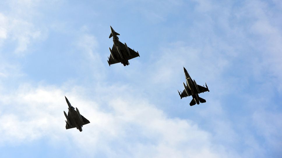 Ескорт на изтребител съпроводи самолета с тайванските олимпийци