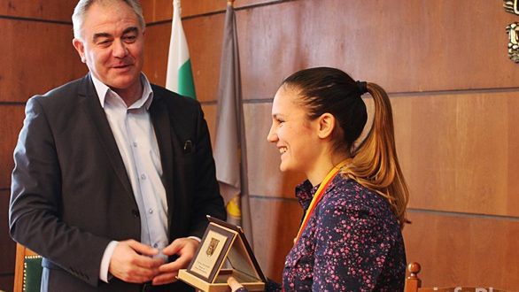 Ивет Горанова и треньорът ѝ да станат почетни граждани на Плевен, предлага кметът