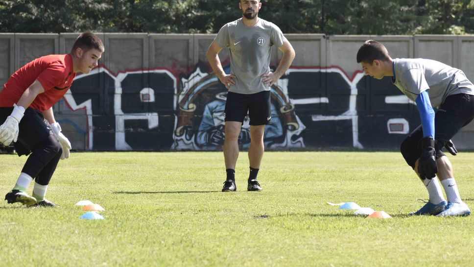 Пиргов тренира таланти от школата на Локо Пд