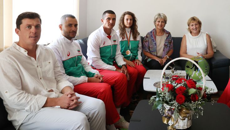 Спортният министър Весела Лечева се срещна с европейските шампионки по тенис до 18 години