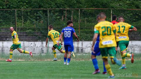 Нерви, два гола и три червени картона в Пазарджик