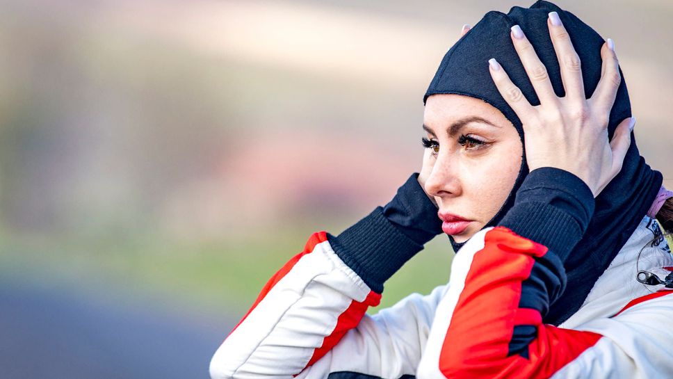 Красива румънка подаде заявка за рали „България”