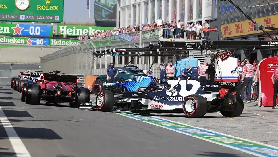 Пилотите във Формула 1 притеснение от тесния питлейн на „Зандвоорт“