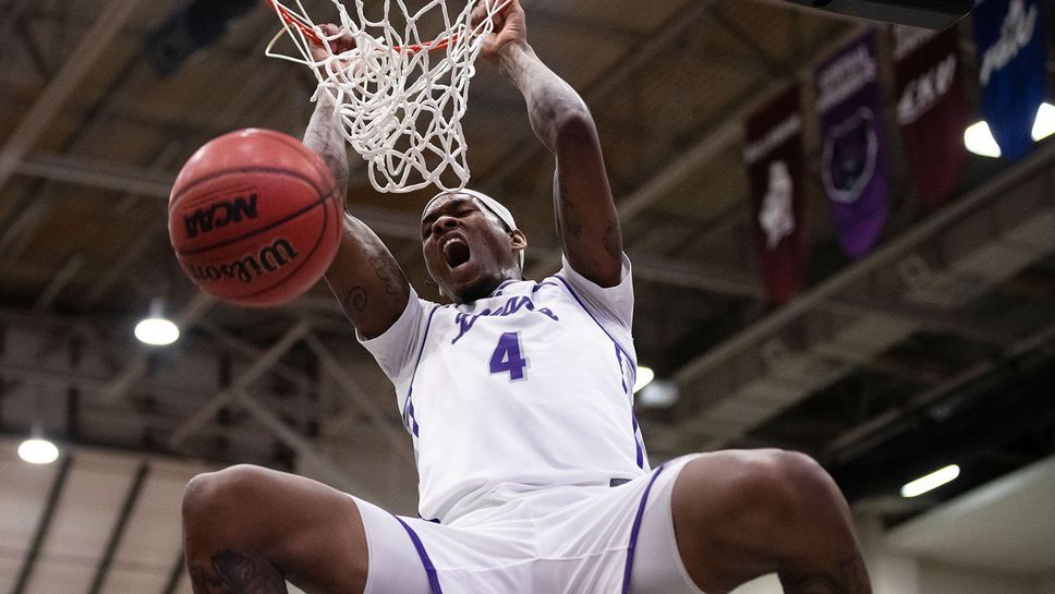 Берое привлече американец