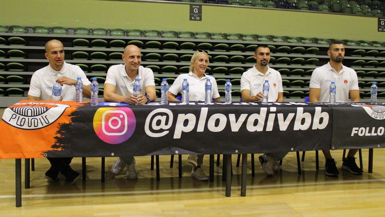 Директорите, треньорът и капитанът на баскетболния Академик (Пловдив) дадоха официална