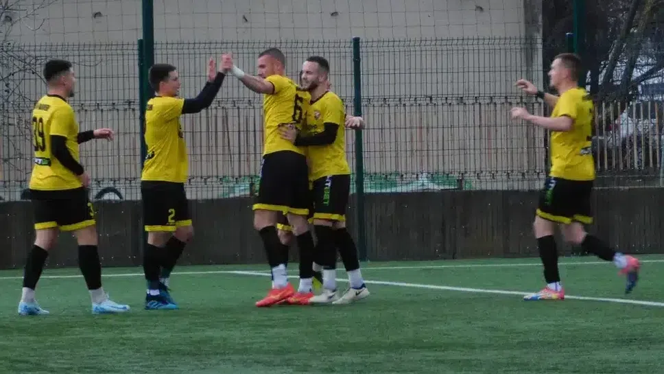 Павликени с категоричен успех