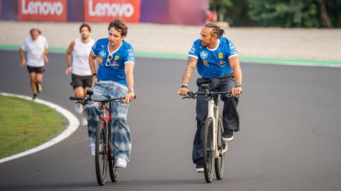  Ферари залага на миналогодишното задно крило в гонене на успеха на 