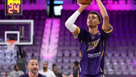  Уембаняма сграбчи погледите на всички в НБА 