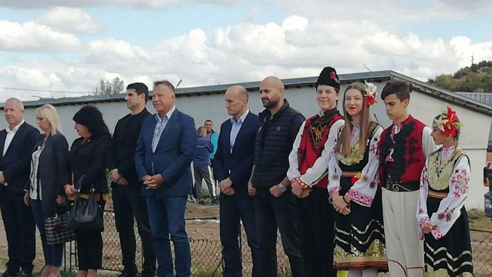 Първа копка на модерен футболен терен в Пещера с подкрепата на БФС