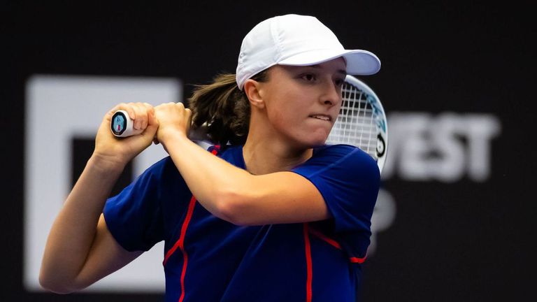 Чехкинята Барбора Крейчикова и полякинята Ига Швьонтек се класираха за