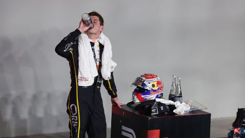 Има ли нужда Макс от помощ в битката за титлата?