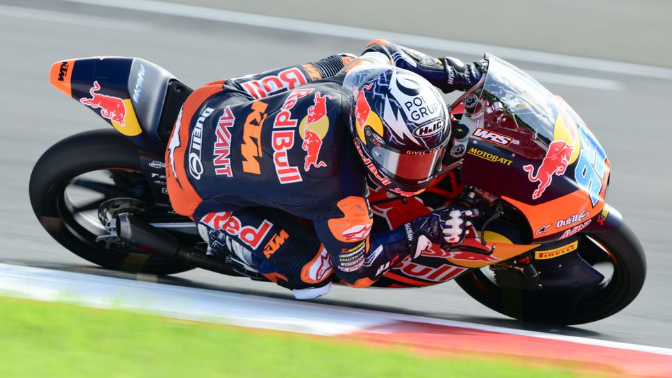 Руеда триумфира в Индонезия и грабна титлата в Moto3 за 2025 година