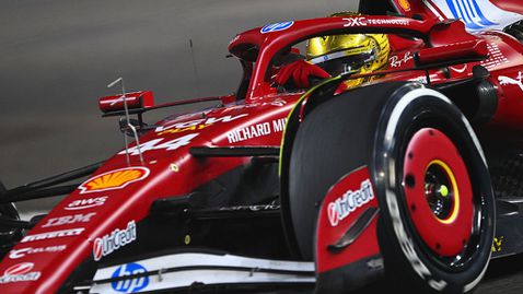 Хамилтън загуби седмото място заради наказание